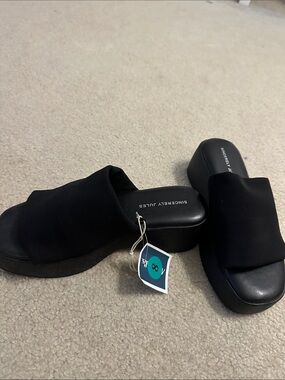 Black slip on sandals 90’s inspired